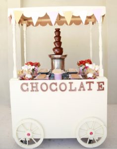 carrito_fuente_de_chocolate_fiestas_cumpleaños_catering_eventos_niños_niñas_actividades_adaptadas_gm_eventos_grandesmomentos_grandes_momentos_event_planner_planificacion_eventos_campamentos_verano