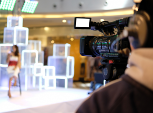 persona_grabando_eventos_organizacion_integral_inauguracion_grandes_momentos_experiencia_gm_eventos