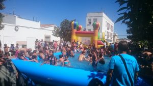 fiesta_infantil_juegos_piscina_de_agua_eventos_niños_niñas_actividades_adaptadas_gm_eventos_grandesmomentos_grandes_momentos_event_planner_planificacion_eventos_campamentos_verano